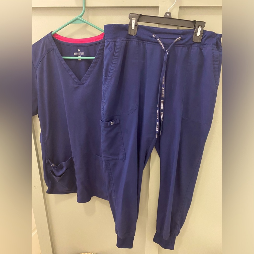 EUC! Navy blue scrubs!